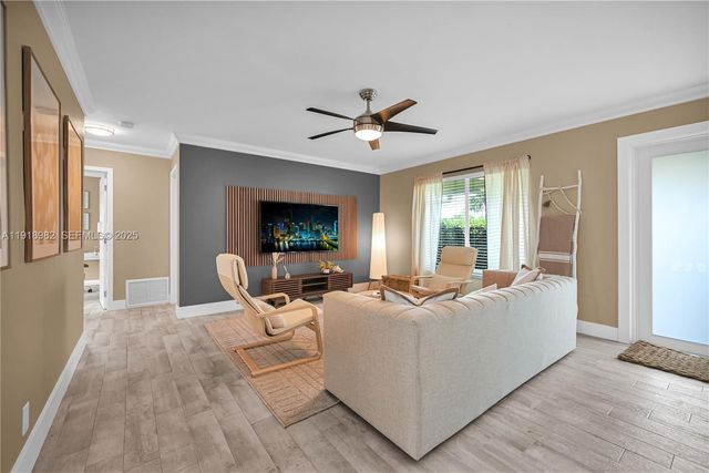 4851 NE 13th Ave, Oakland Park, FL 33334