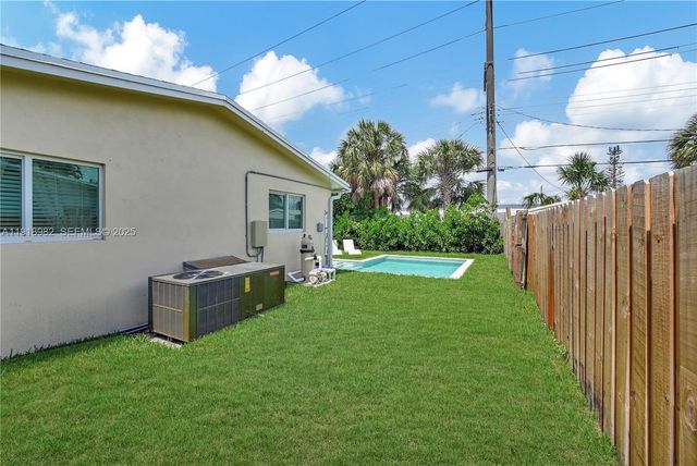 4851 NE 13th Ave, Oakland Park, FL 33334