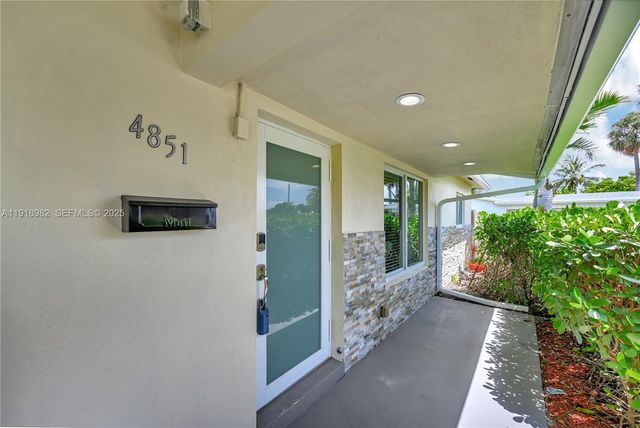 4851 NE 13th Ave, Oakland Park, FL 33334