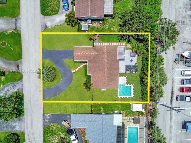 4851 NE 13th Ave, Oakland Park, FL 33334