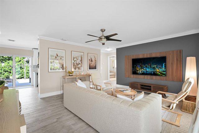 4851 NE 13th Ave, Oakland Park, FL 33334