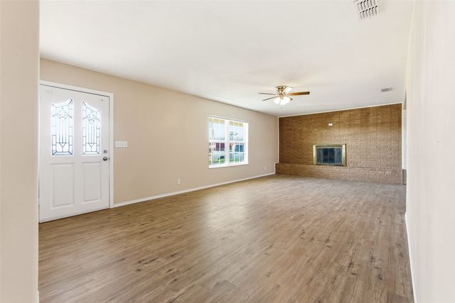 109 E Williams Street, Bowie, TX 76230