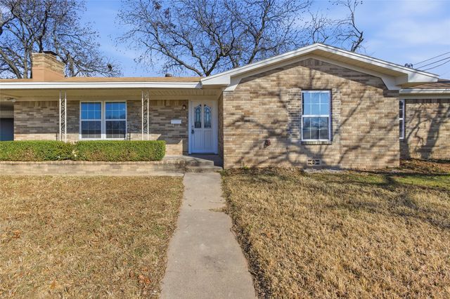 109 E Williams Street, Bowie, TX 76230