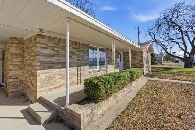 109 E Williams Street, Bowie, TX 76230