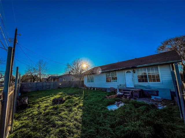 3308 Montopolis DR, Austin, TX 78744