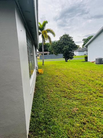 802 Royal Palm Beach Boulevard, Royal Palm Beach, FL 33411