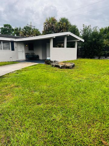 802 Royal Palm Beach Boulevard, Royal Palm Beach, FL 33411