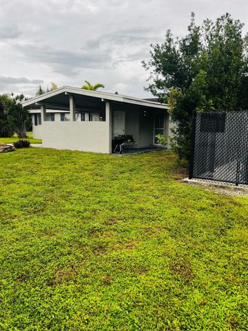 802 Royal Palm Beach Boulevard, Royal Palm Beach, FL 33411