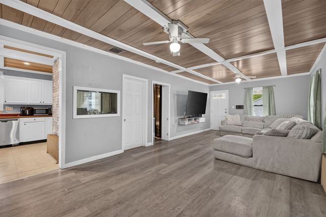 7 Garfield St, Acushnet, MA 02743