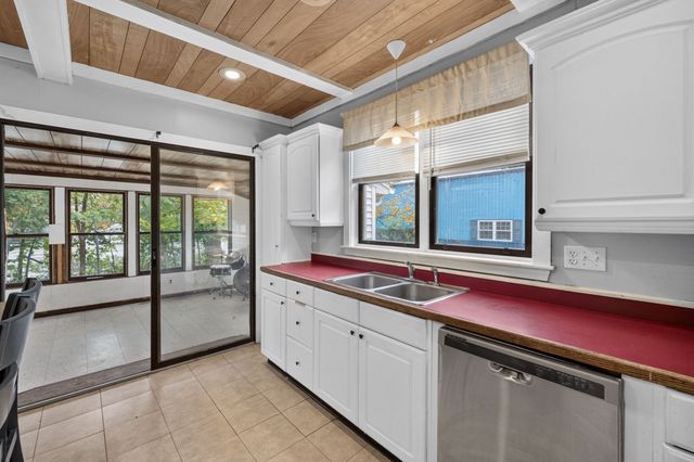 7 Garfield St, Acushnet, MA 02743