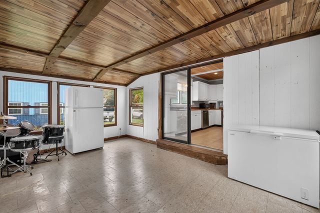 7 Garfield St, Acushnet, MA 02743