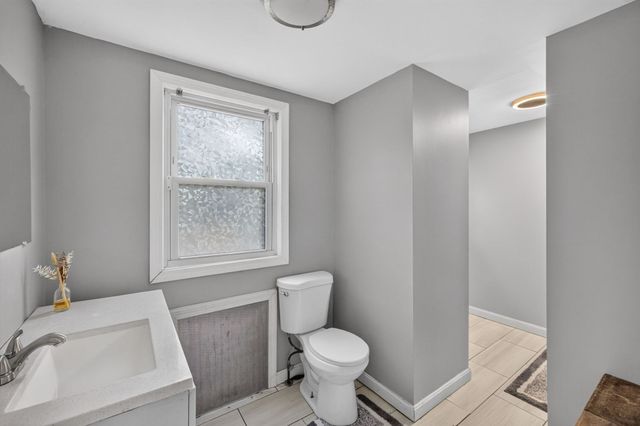 7 Garfield St, Acushnet, MA 02743