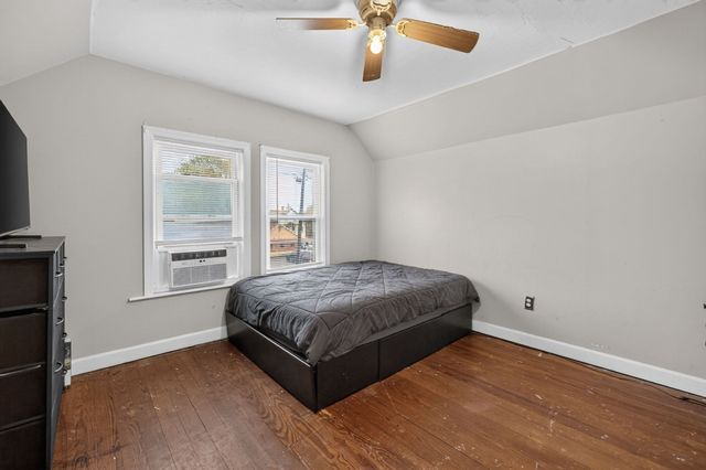 7 Garfield St, Acushnet, MA 02743