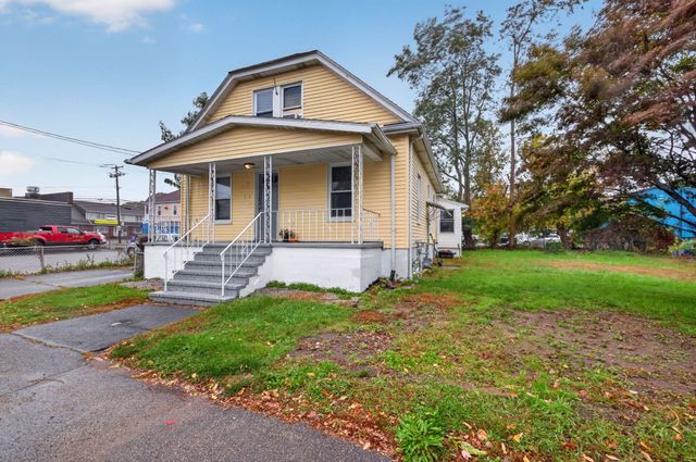 7 Garfield St, Acushnet, MA 02743