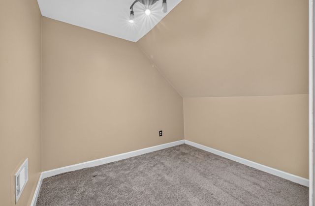 7 Garfield St, Acushnet, MA 02743