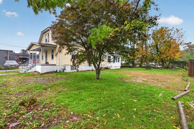 7 Garfield St, Acushnet, MA 02743