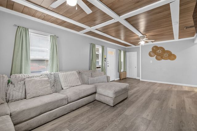 7 Garfield St, Acushnet, MA 02743