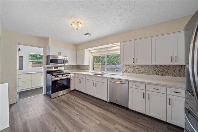 2905 BOUGAINVILLEA STREET, Sarasota, FL 34239
