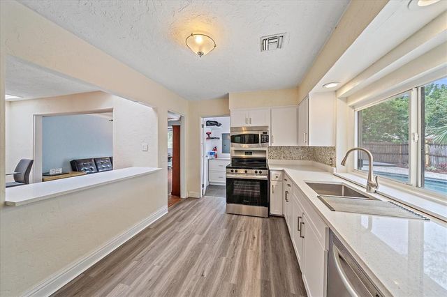 2905 BOUGAINVILLEA STREET, Sarasota, FL 34239