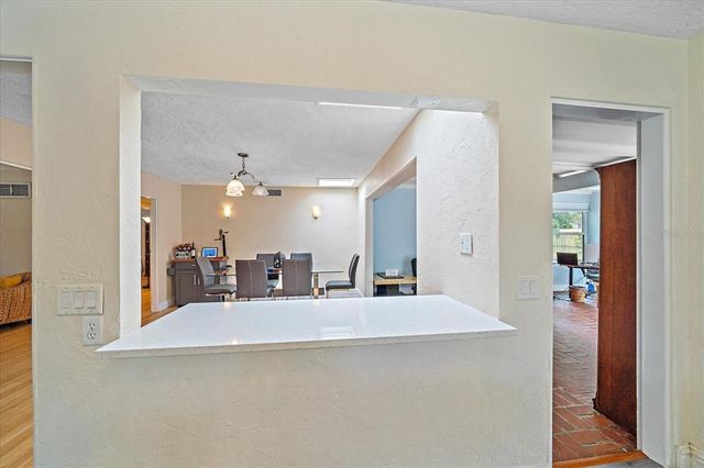 2905 BOUGAINVILLEA STREET, Sarasota, FL 34239