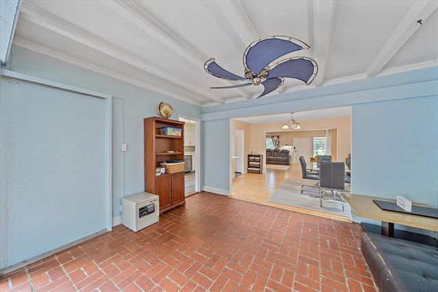 2905 BOUGAINVILLEA STREET, Sarasota, FL 34239