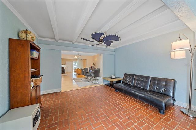 2905 BOUGAINVILLEA STREET, Sarasota, FL 34239