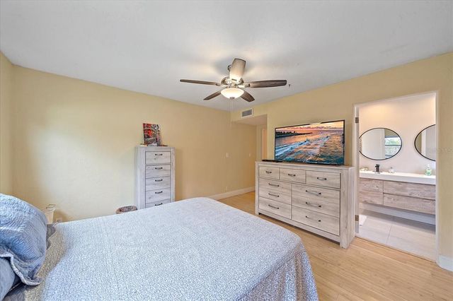 2905 BOUGAINVILLEA STREET, Sarasota, FL 34239