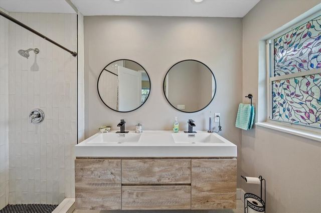 2905 BOUGAINVILLEA STREET, Sarasota, FL 34239