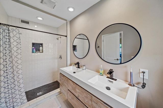 2905 BOUGAINVILLEA STREET, Sarasota, FL 34239