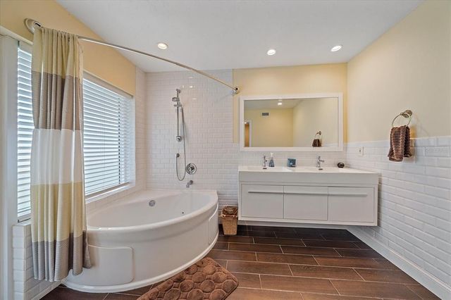 2905 BOUGAINVILLEA STREET, Sarasota, FL 34239