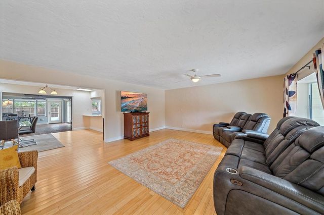2905 BOUGAINVILLEA STREET, Sarasota, FL 34239