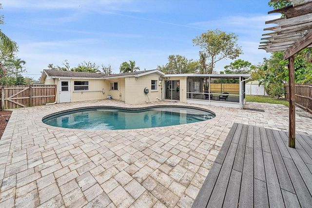 2905 BOUGAINVILLEA STREET, Sarasota, FL 34239
