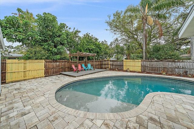 2905 BOUGAINVILLEA STREET, Sarasota, FL 34239