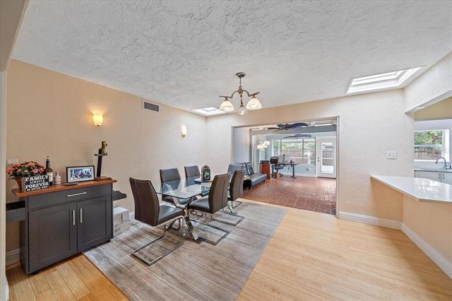 2905 BOUGAINVILLEA STREET, Sarasota, FL 34239