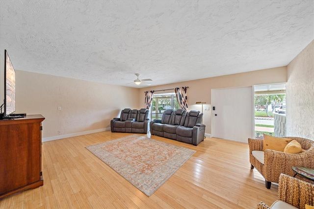 2905 BOUGAINVILLEA STREET, Sarasota, FL 34239