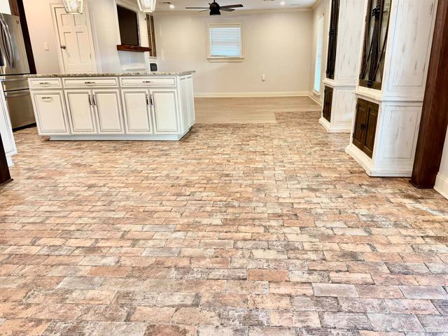 605 Douglas Dr, Houma, LA 70364