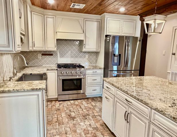 605 Douglas Dr, Houma, LA 70364