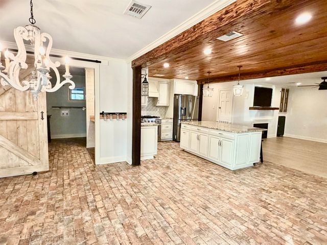 605 Douglas Dr, Houma, LA 70364