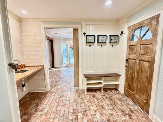 605 Douglas Dr, Houma, LA 70364