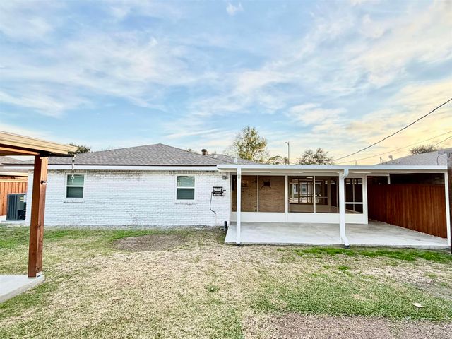 605 Douglas Dr, Houma, LA 70364