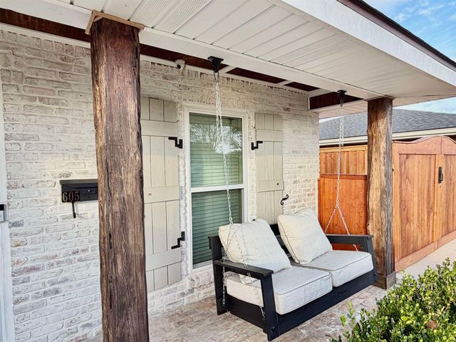 605 Douglas Dr, Houma, LA 70364