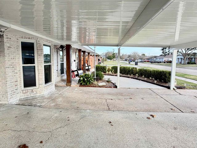 605 Douglas Dr, Houma, LA 70364