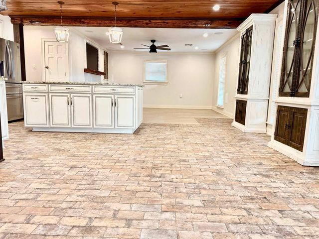 605 Douglas Dr, Houma, LA 70364