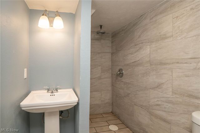 318 Elmport Avenue NE, Canton, OH 44704