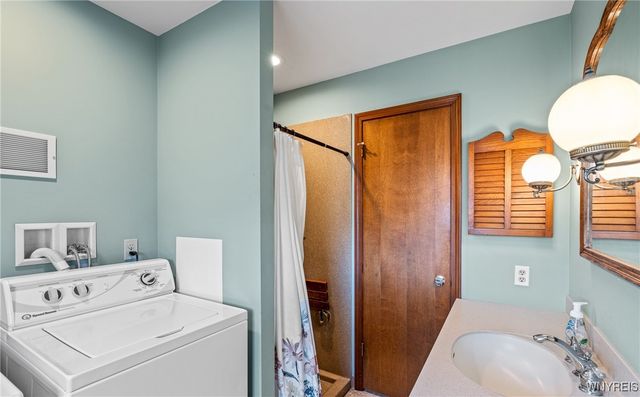 7412 Shawnee Road, Wheatfield, NY 14120