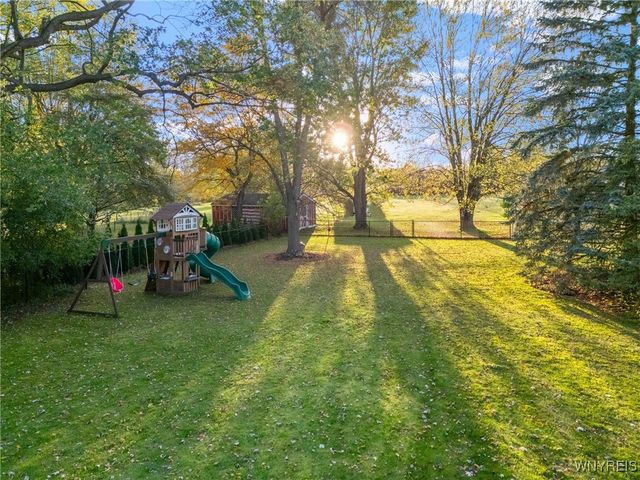 7412 Shawnee Road, Wheatfield, NY 14120