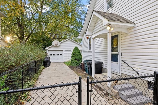 7412 Shawnee Road, Wheatfield, NY 14120