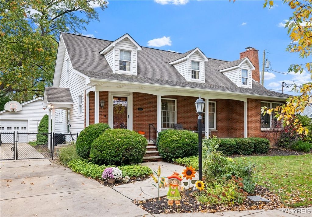 7412 Shawnee Road, Wheatfield, NY 14120