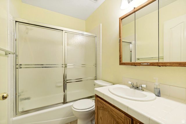 1613 W CORNERSTONE DR, South Jordan, UT 84095