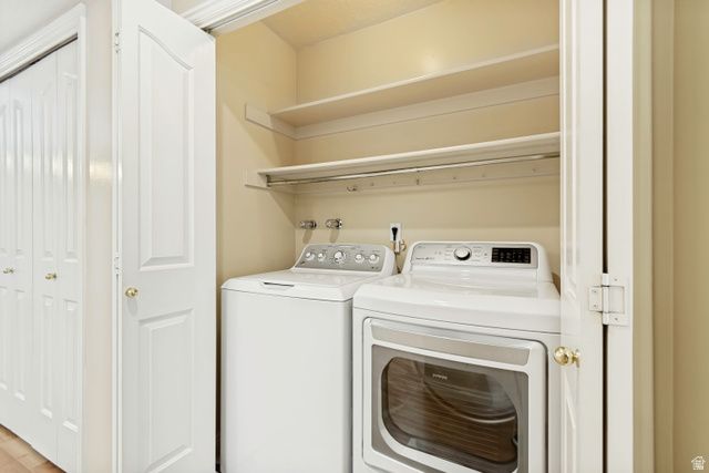 1613 W CORNERSTONE DR, South Jordan, UT 84095